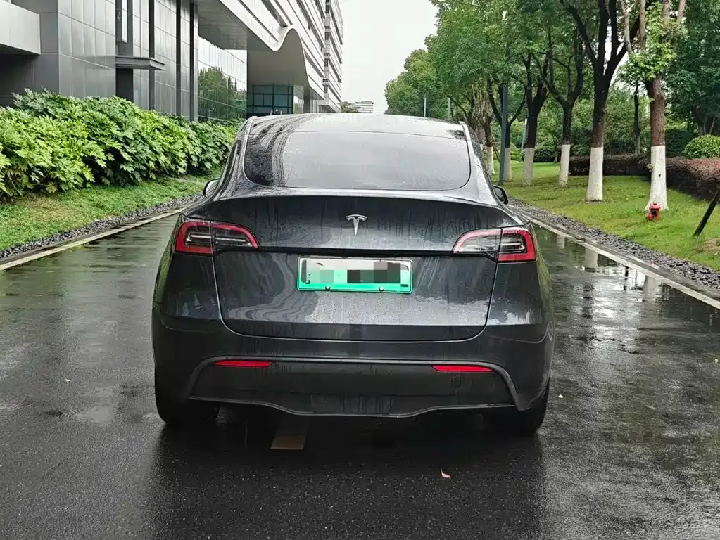 Tesla Model Y — фото 4