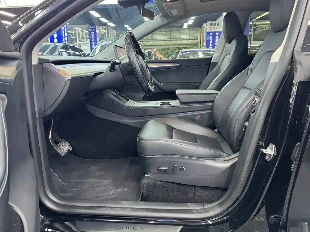 Tesla Model Y — фото 4