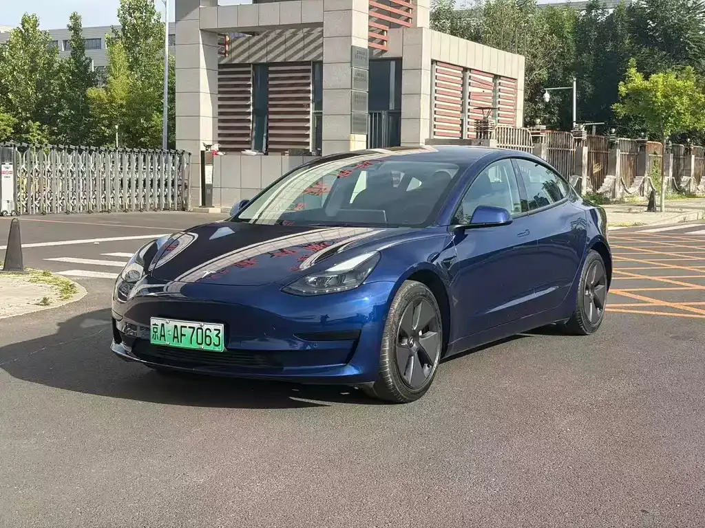 Tesla Model 3 — фото 1