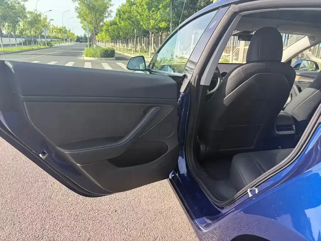 Tesla Model 3 — фото 6
