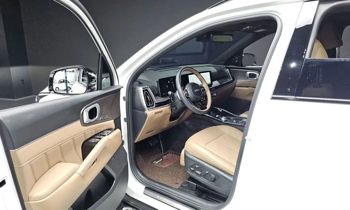 Kia Sorento — фото 10