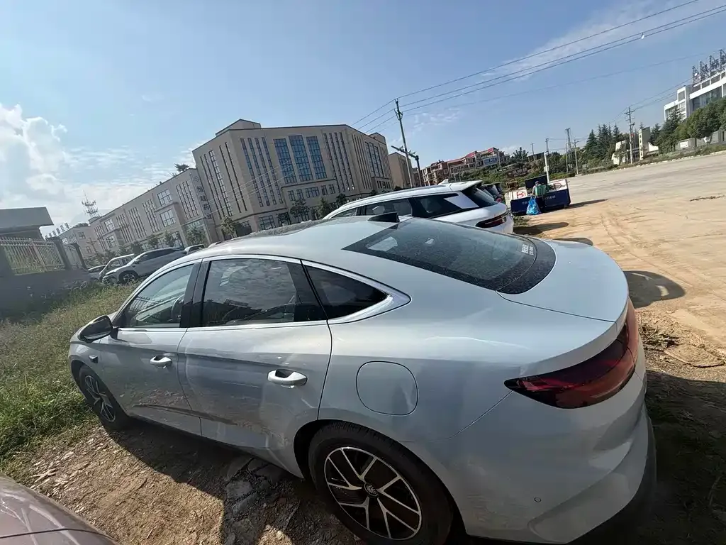 BYD Qin L — фото 7