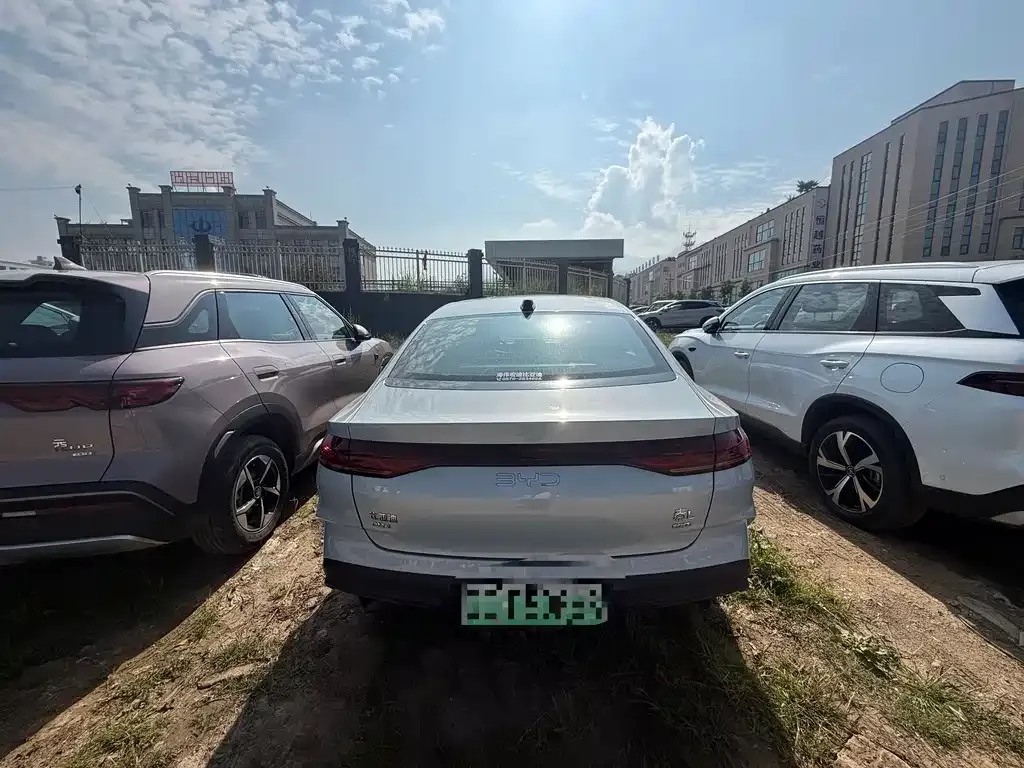 BYD Qin L — фото 8