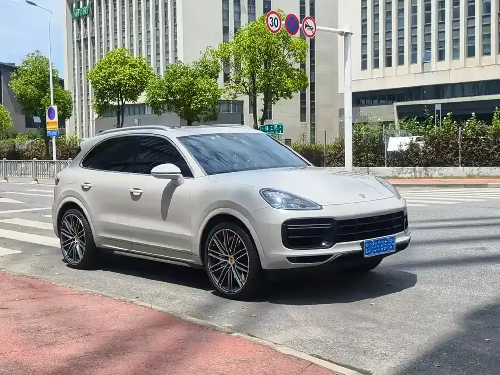 Porsche Cayenne — фото 9