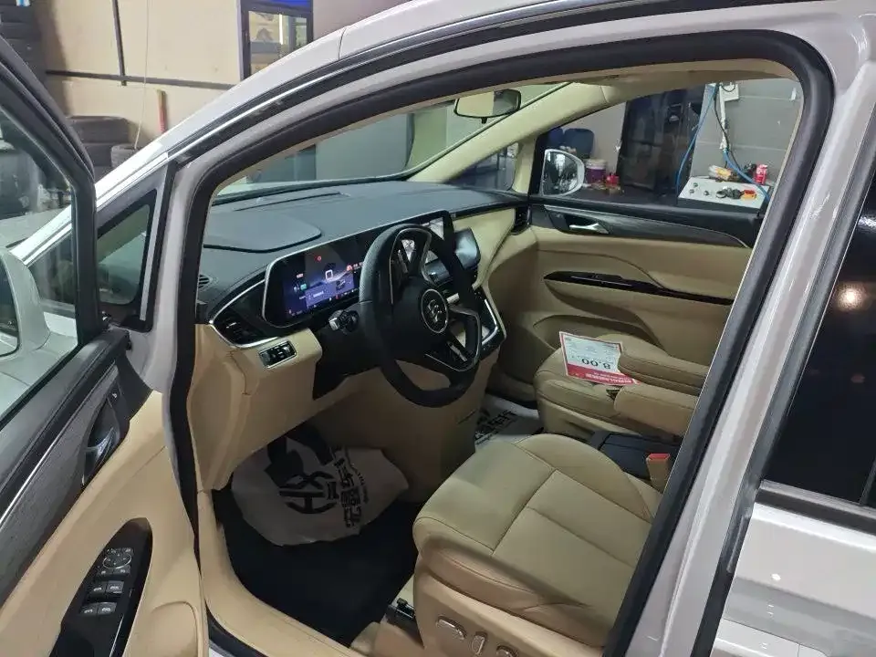 Buick GL8 Hybrid — фото 8
