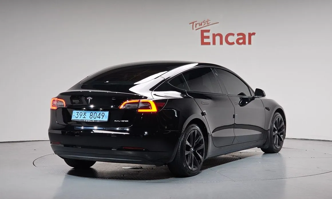 Tesla Model 3 — фото 10