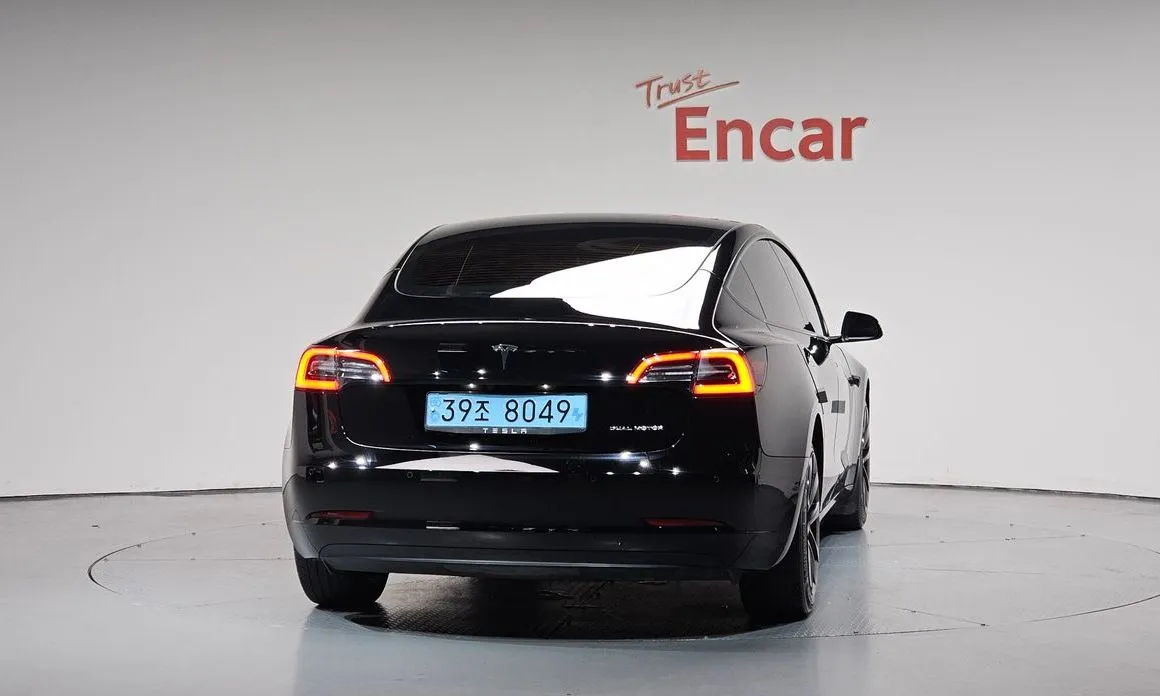 Tesla Model 3 — фото 4