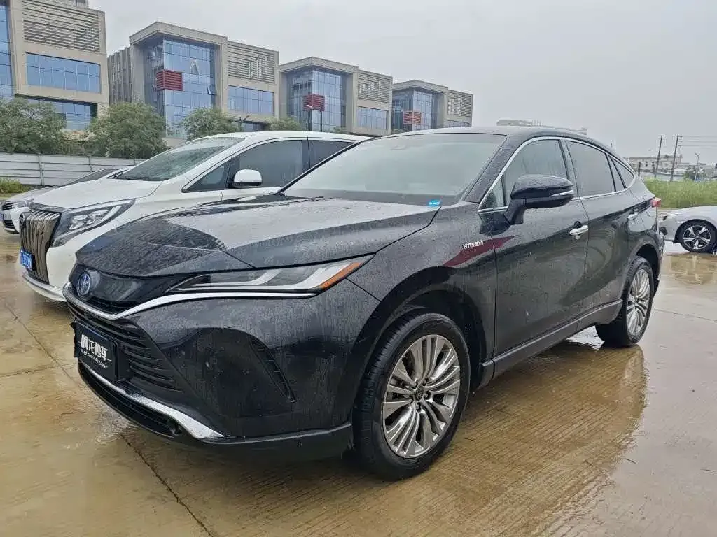 Toyota Harrier — фото 1