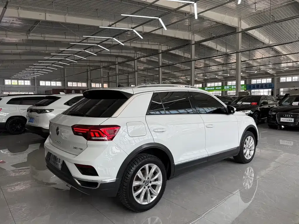 Volkswagen T-Roc — фото 9