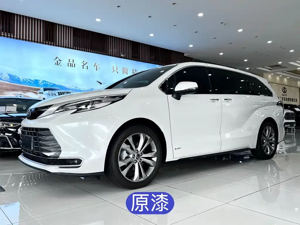 Toyota Sienna — фото 1