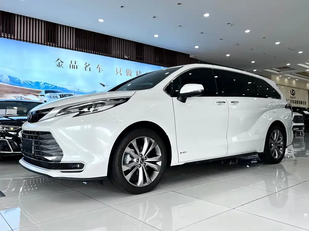 Toyota Sienna — фото 7