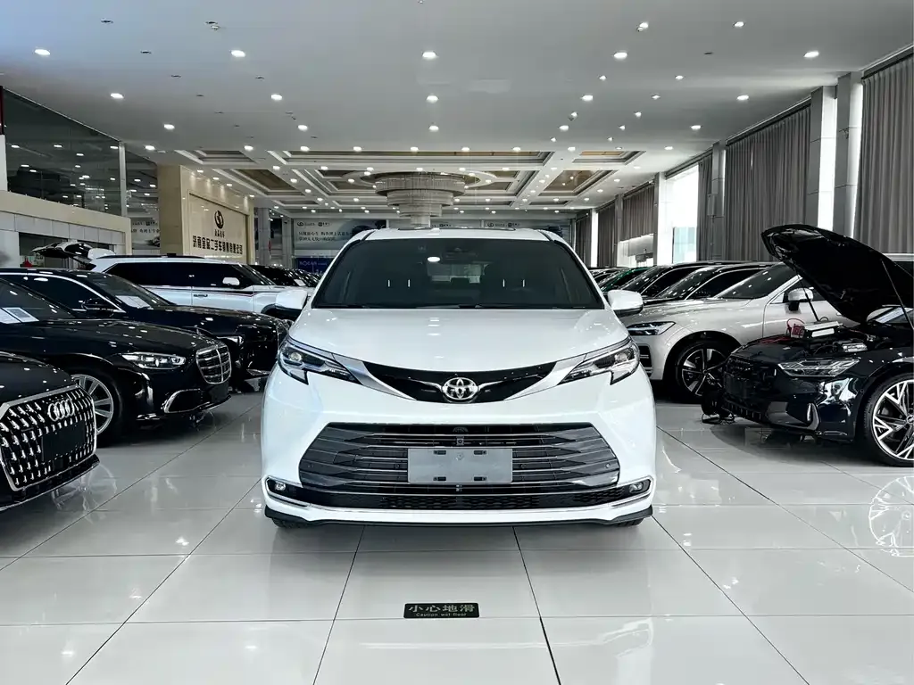 Toyota Sienna — фото 4