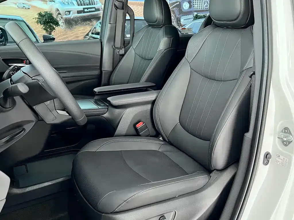 Toyota Sienna — фото 2