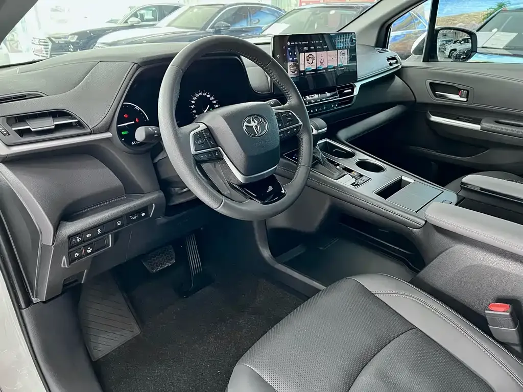 Toyota Sienna — фото 10