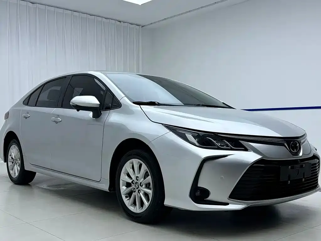 Toyota Corolla — фото 7