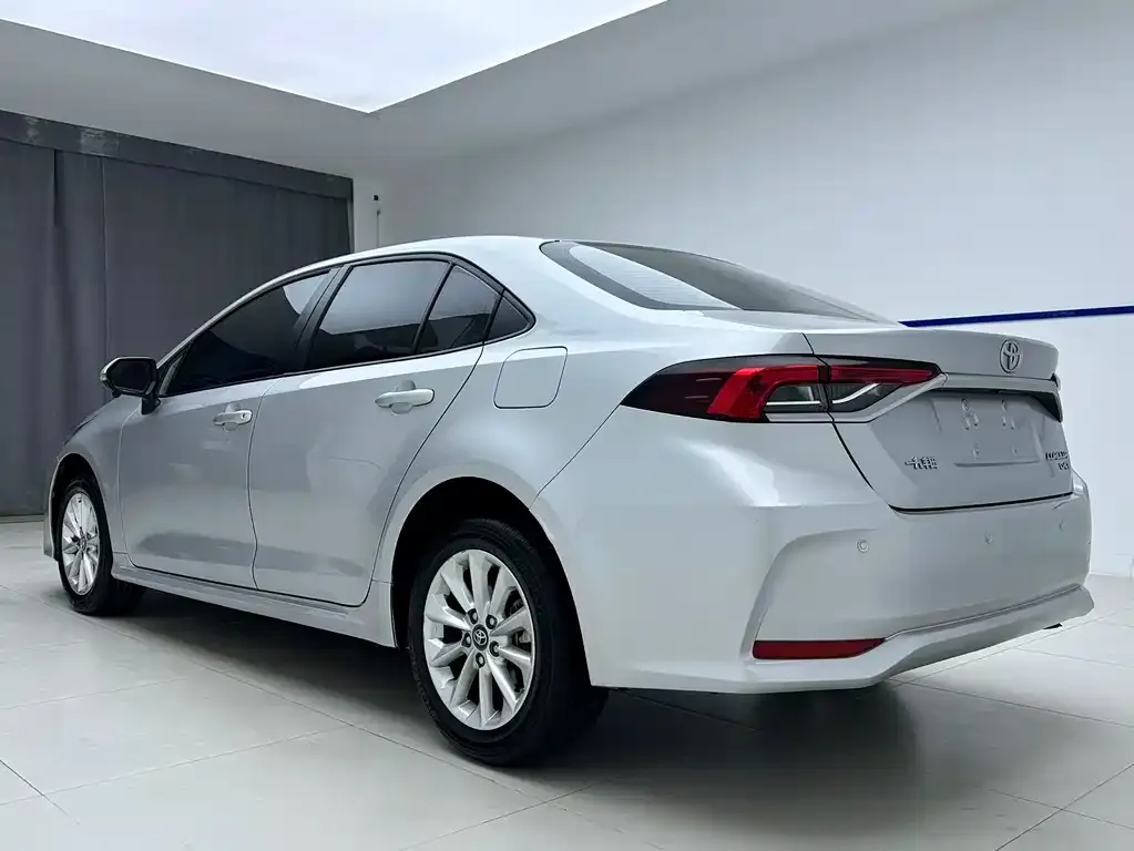 Toyota Corolla — фото 9