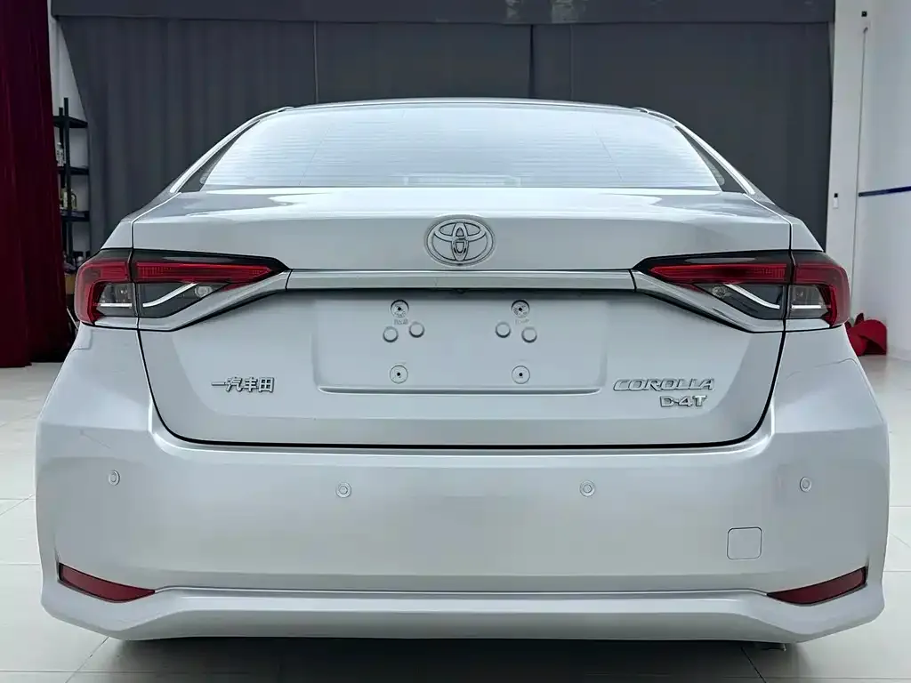 Toyota Corolla — фото 4