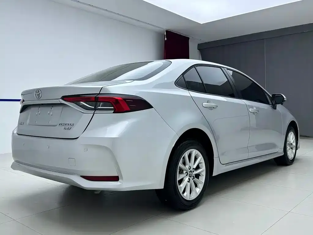 Toyota Corolla — фото 3