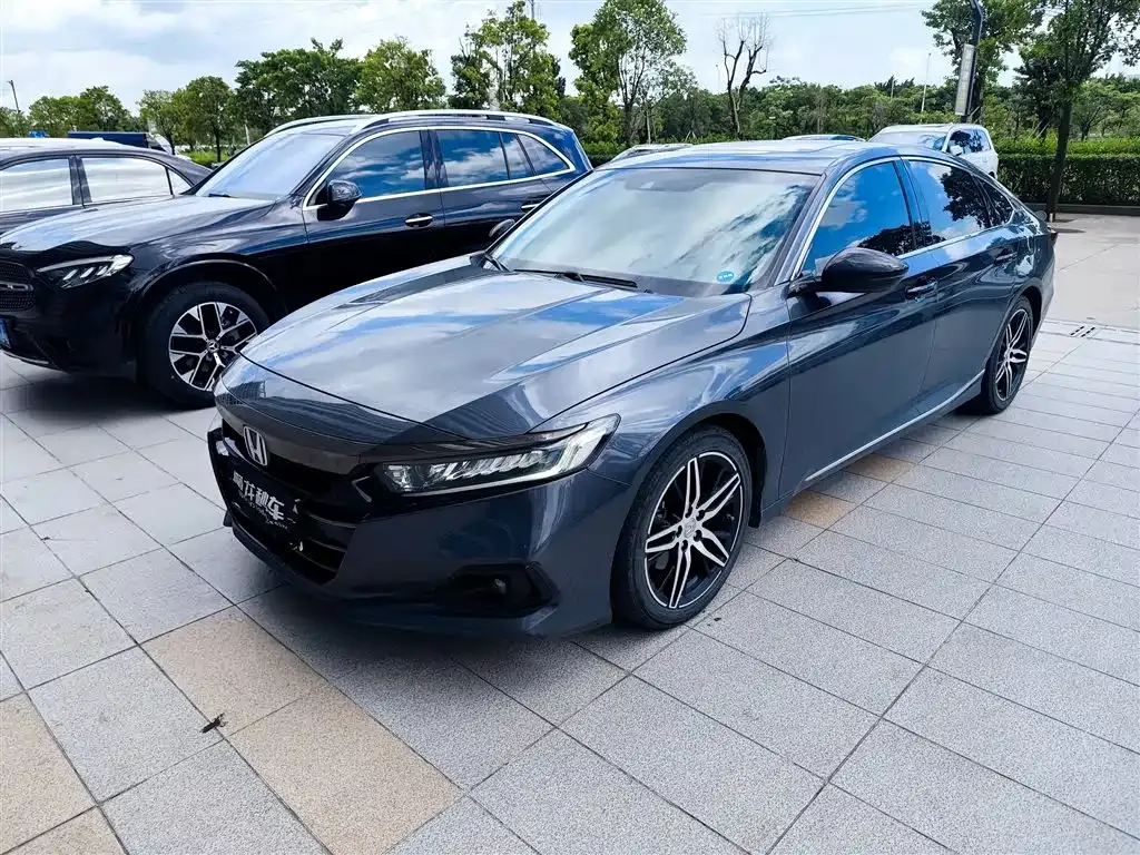 Honda Accord — фото 1