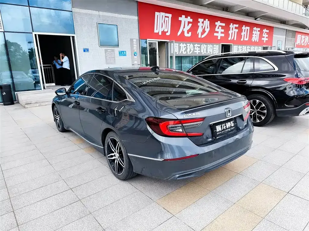 Honda Accord — фото 9