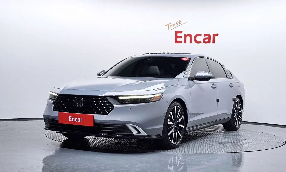 Honda Accord 2.0 Hybrid Touring 1