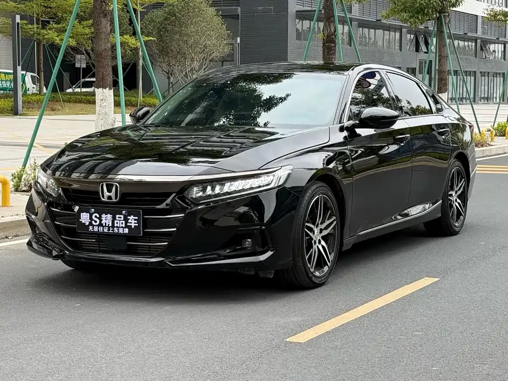 Honda Accord — фото 1
