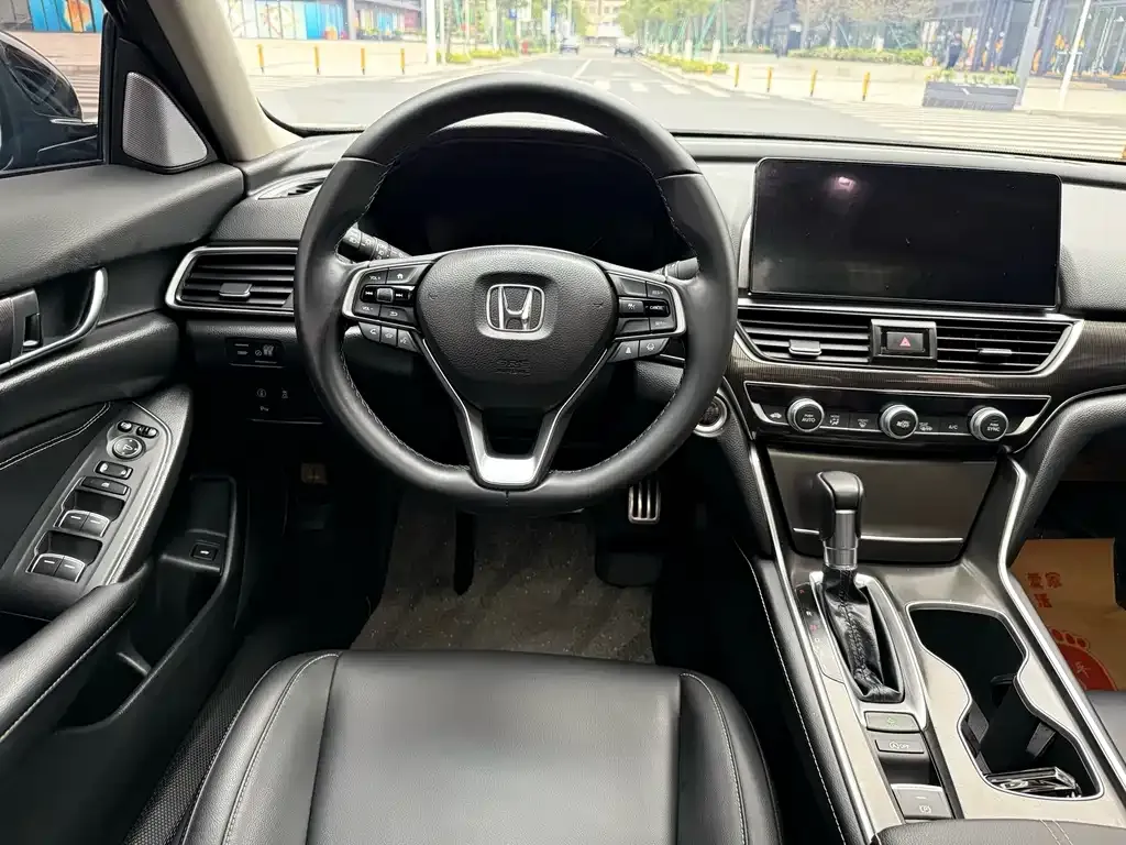 Honda Accord — фото 8