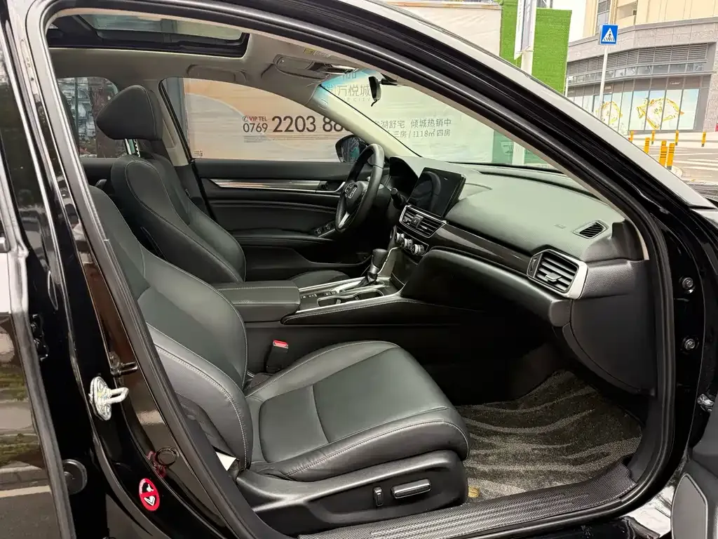Honda Accord — фото 10