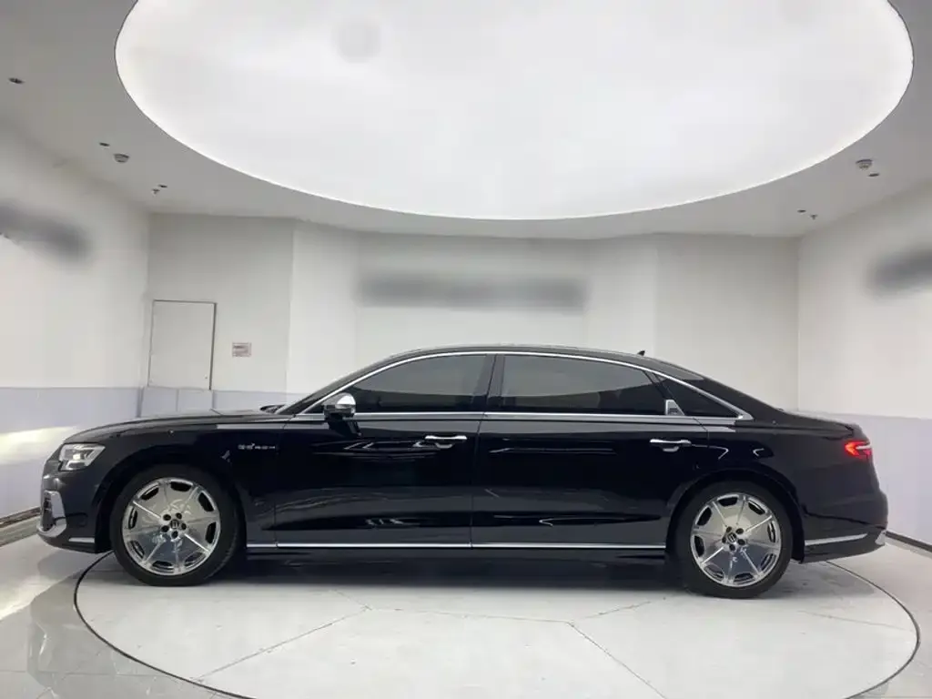 Audi A8 — фото 5