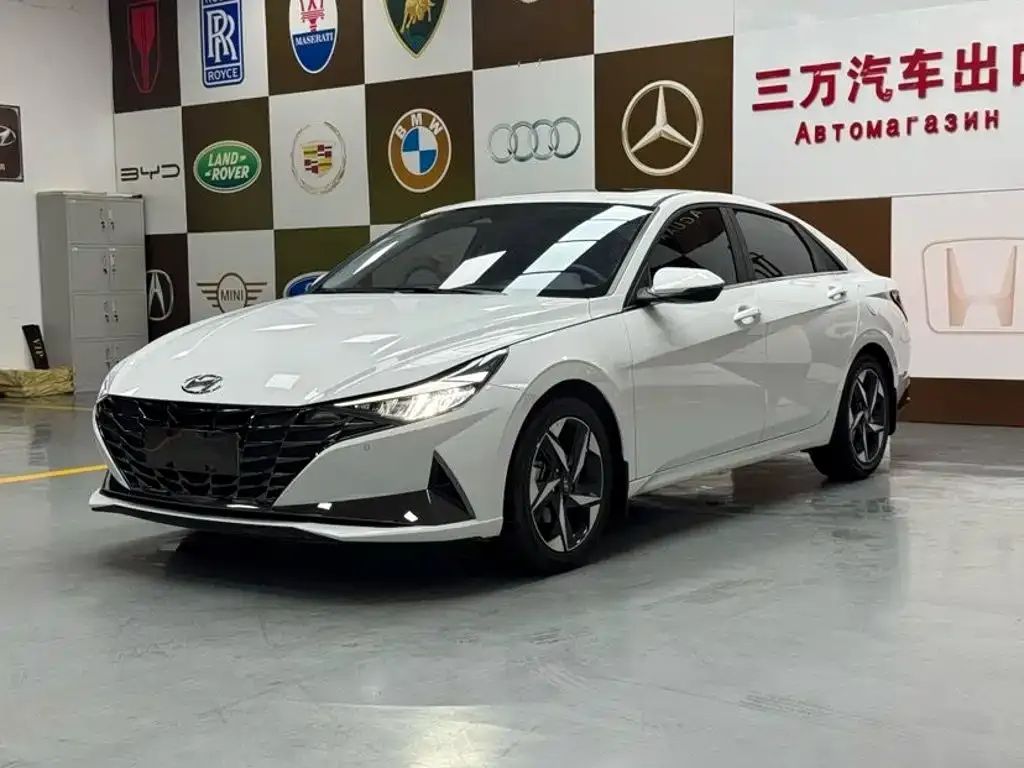 Hyundai Elantra — фото 1