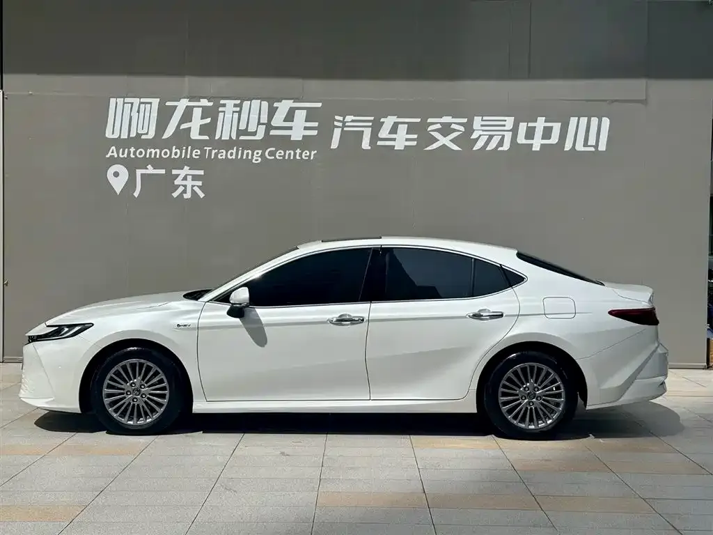 Toyota Camry — фото 8