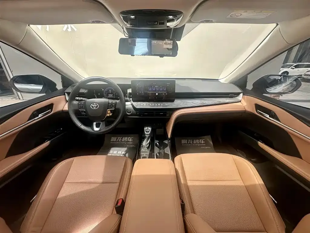 Toyota Camry — фото 9