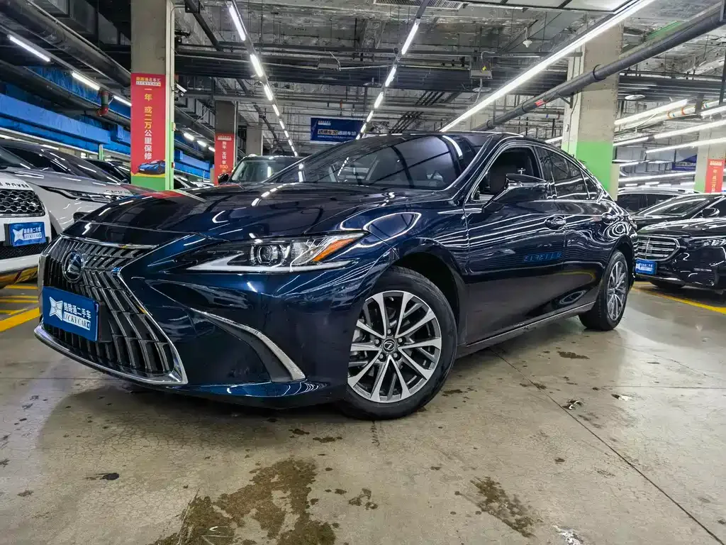 Lexus ES — фото 1