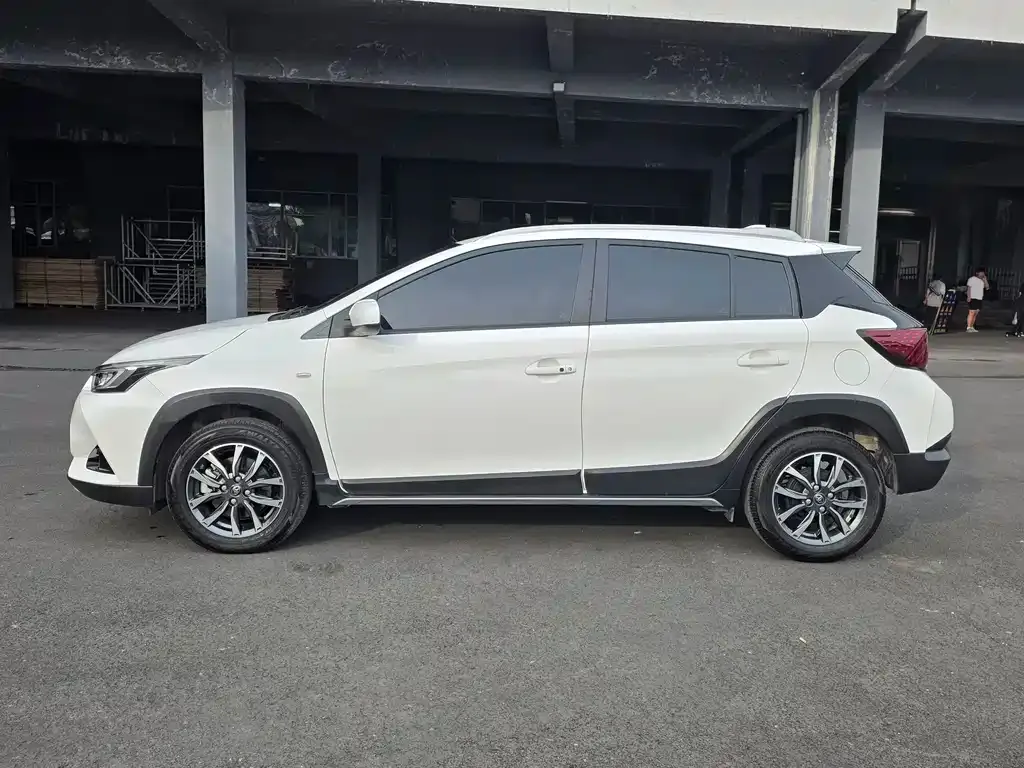 Toyota Yaris L — фото 3