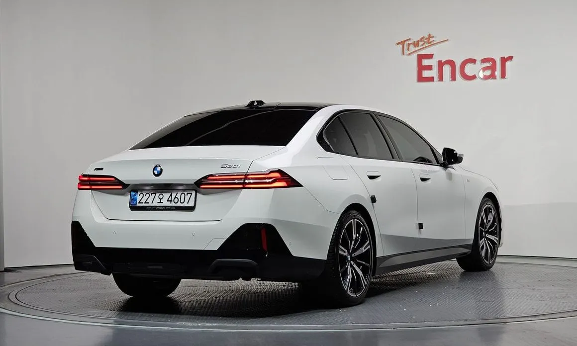 BMW 5-Series 2024 из KR, фото 2