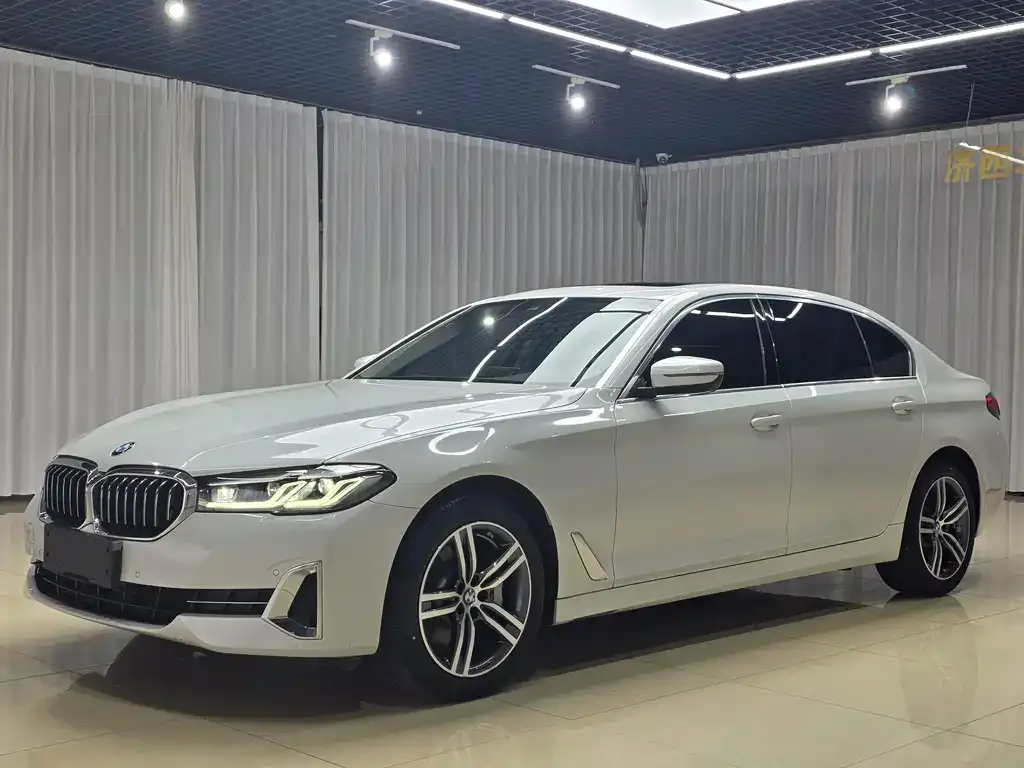 BMW 5 Series — фото 1