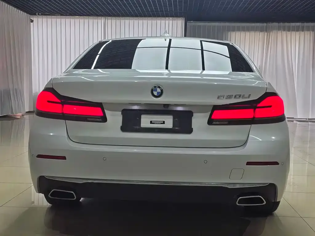BMW 5 Series — фото 4