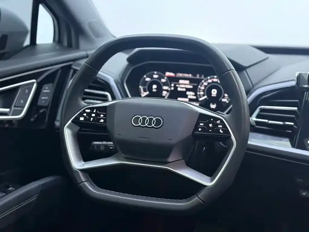 Audi Q4 e-tron — фото 6
