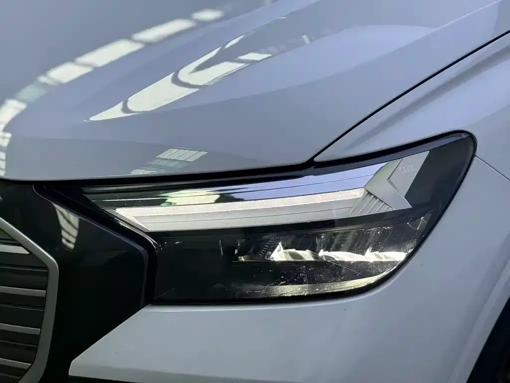 Audi Q4 e-tron — фото 8