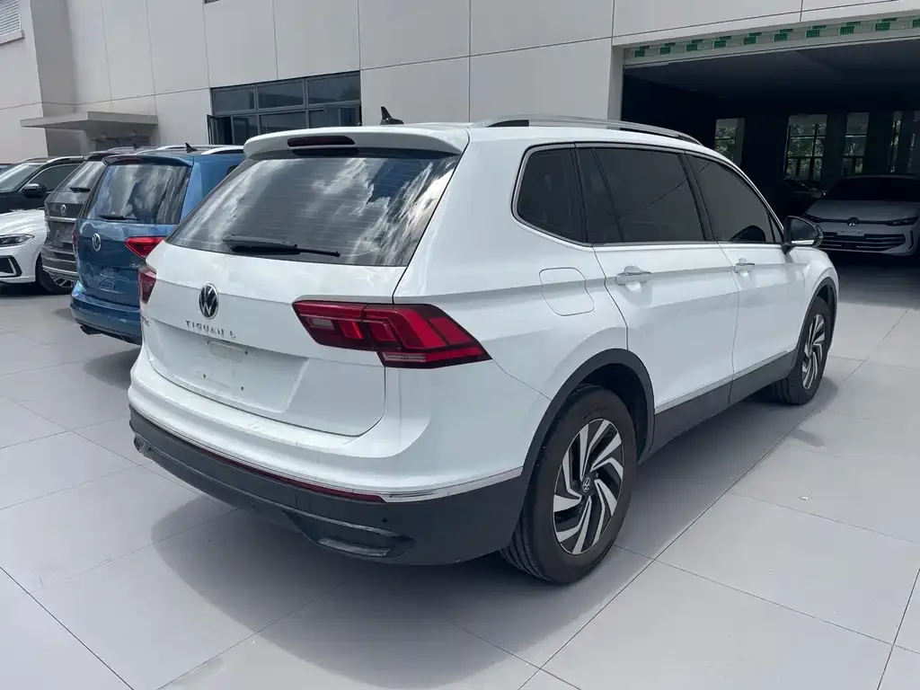 Volkswagen Tiguan L — фото 2