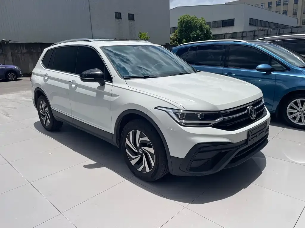 Volkswagen Tiguan L — фото 4