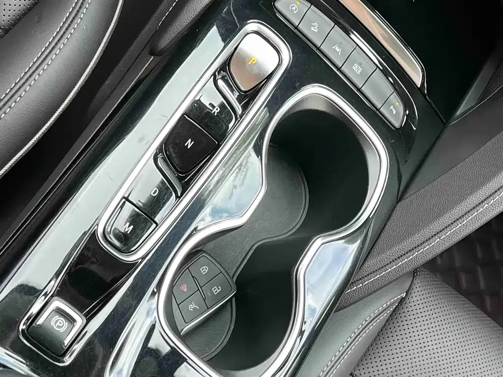 Buick Envision Plus — фото 2