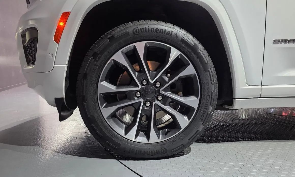 Jeep Cherokee — фото 10