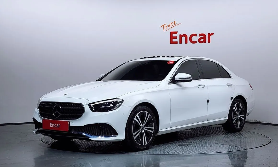 Mercedes-Benz E-Class — фото 1