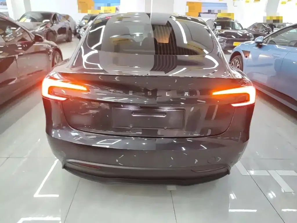 Tesla Model 3 — фото 2