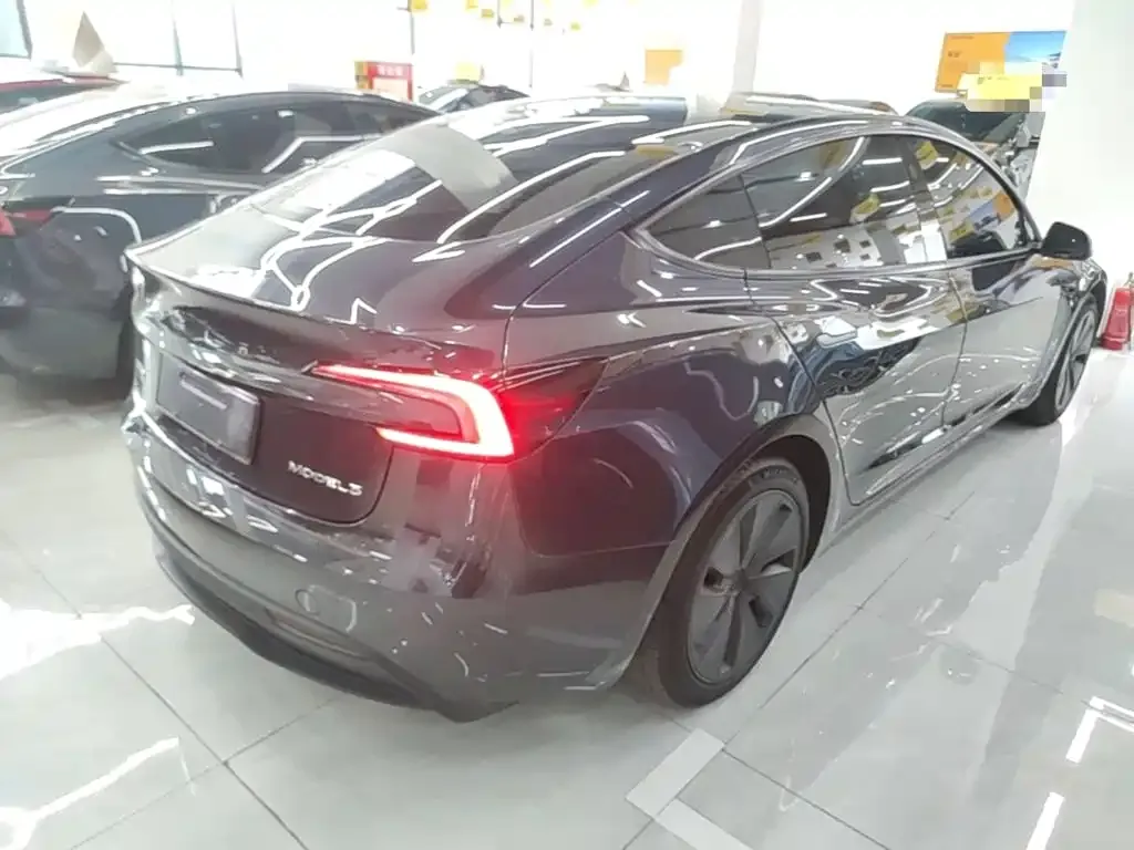 Tesla Model 3 — фото 8