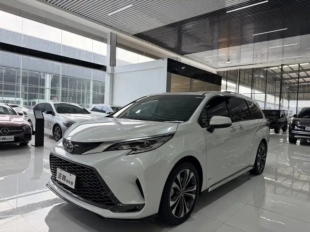 Toyota Granvia — фото 1