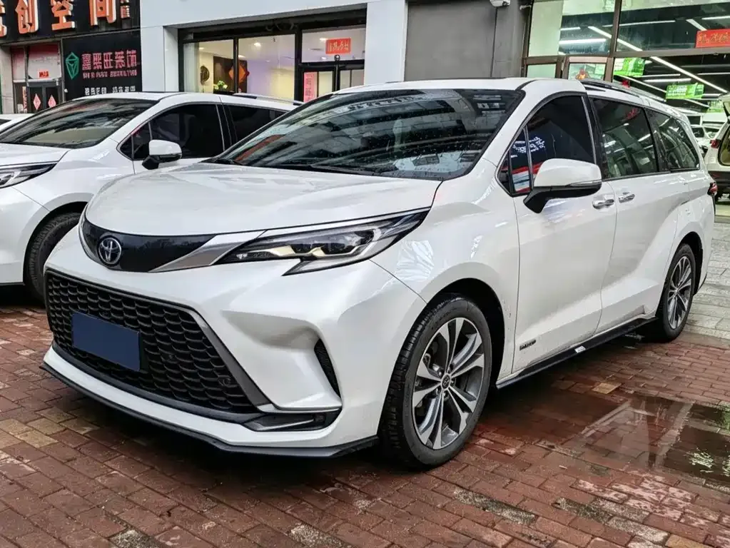 Toyota Granvia — фото 1