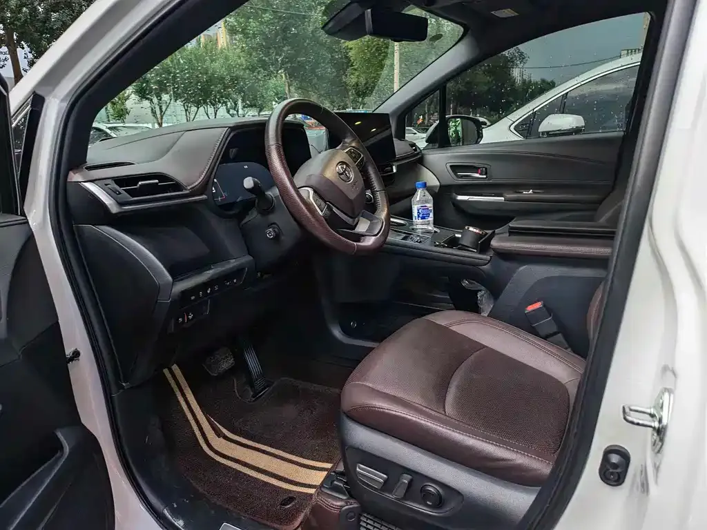 Toyota Granvia — фото 9