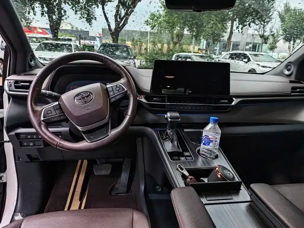 Toyota Granvia — фото 10